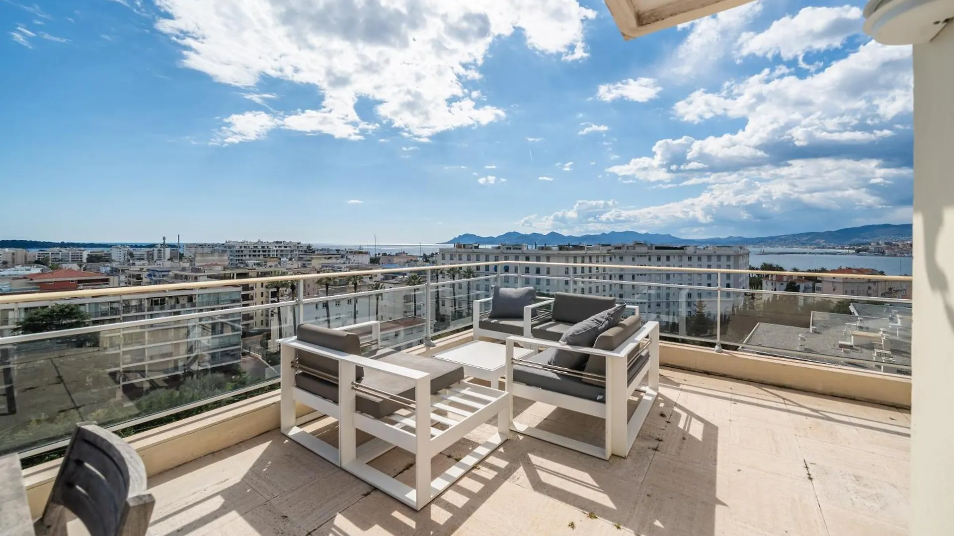 5 Bedroom Cannes Penthouse - Ocean View Apartment